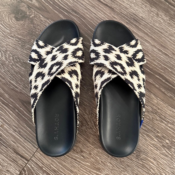 Rothys The Weekend Slide in Sandy Cat - Picture 1 of 6